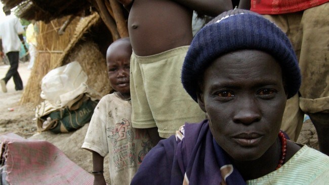 flyktningleir sudan (Foto: STR/SCANPIX) flyktningleir sudan (Foto: STR/SCANPIX)