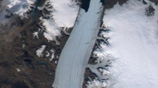 Satelittbilde av Petermannsbreen på Grønland (Foto: Byrd Polar Research Center/AP)