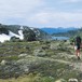 Turen inn til hytta går i høyfjellsterreng