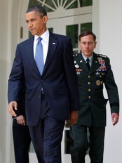 Barack Obama og David Petraeus (Foto: JASON REED/Reuters) Barack Obama og David Petraeus (Foto: JASON REED/Reuters)