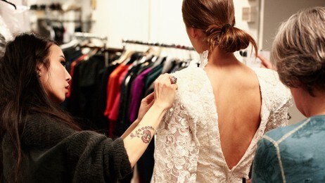 Slik ble Jenny Skavlans MGP-bryllupskjole til (Foto: Herman Dreyer) Slik ble Jenny Skavlans MGP-bryllupskjole til (Foto: Herman Dreyer)