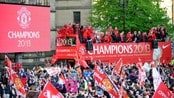 Seiersparaden til Manchester United - Et folkehav feiret seriegullet til Manchester United mens laget kjørte i rundt i byen.