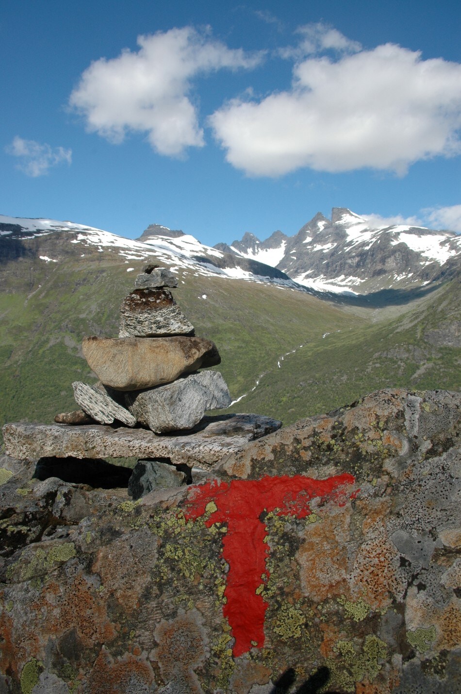 Mellom Skogadalsbøen og Vettismorki