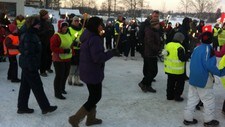 Fakkeltog for sikrere vei (Foto: Tuva Gaarder Nordlie/NRK) Fakkeltog for sikrere vei (Foto: Tuva Gaarder Nordlie/NRK)