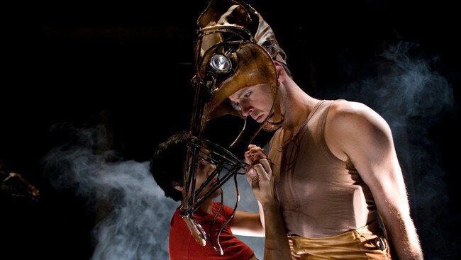 Equus, av Peter Shaffer. Trøndelag Teater (Foto: GT Nergård) Equus, av Peter Shaffer. Trøndelag Teater (Foto: GT Nergård)