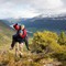 NY BEGYNNELSE: Livet har fått en ny start etter langturen. Nå har de flyttet til fjellbygda Sjåk og har fjellskoene klare på trappa! 