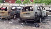 Flere biler stukket i brann i Husby - Det har vært nye uroligheter i drabantbyen Husby utenfor Stockholm natt til tirsdag.