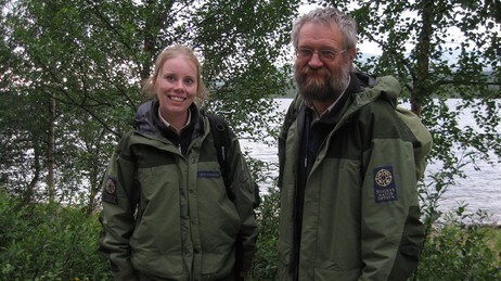 Naturveileder Line Gustavsen og naturoppsyn Tom Johansen fra Statens naturoppsyn (Foto: Joar Elgåen/NRK) Naturveileder Line Gustavsen og naturoppsyn Tom Johansen fra Statens naturoppsyn (Foto: Joar Elgåen/NRK)