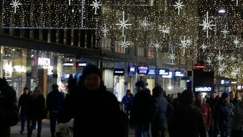 Julehandel i Oslo - HANDEL: I desember får butikker holde søndagsåpent, men regjeringen ønsker at det skal være mulig hele året. - Foto: Pedersen, Terje / NTB scanpix