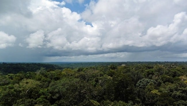 Regnskyer over Amazonas