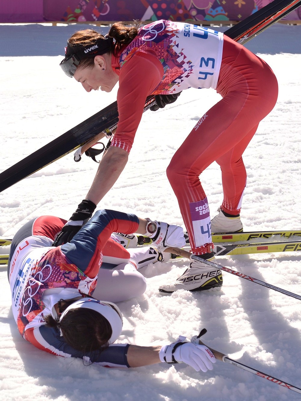Justyna Kowalczyk - Justyna Kowalczyk con Marit Bjoergen usurato dopo l'oro conquistato la pole position nella 10 km alle Olimpiadi.  - Foto: Tobias Röstlund / NTB Scanpix