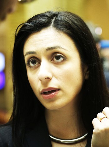 Hadia Tajik (Ap)