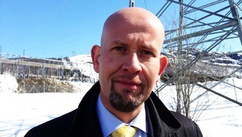 MILEPÆL: Olje- og energiminister Tord Lien kom til Kvandal kraftstasjon hvor han markerte oppstart av ny 420 kV ledning fra Ofoten til Balsfjord. - KJ5KrYBaE7h-oyU5YrusSwtTxK_qfBFOM78PYsl_yxvA