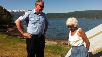 Sjøvegan - Both the sheriff and the old colleague Tordis Sjøseth carries a hope that murder case someday be solved. - Photo: Linda Pedersen / NRK 