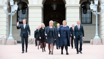 Erna Solbergs regjering på slottsplass - Foto: Larsen, Håkon Mosvold / NTB scanpix