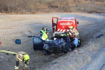  Truck against passenger p & # xE5; E6 