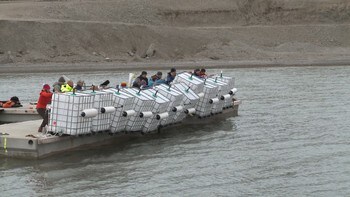 Plasttanker dyttes ut i havet