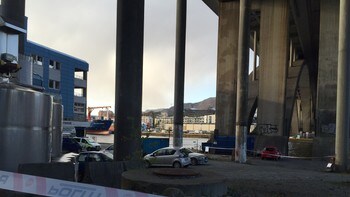  The police cordoned off the find under Puddefjord Bridge 