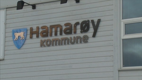 Hamarøy Kommune - Dát galbba berriji aj sámegiellaj boahtet oajvvadi Hábmera nuora. - Foto: NuorajTV / 