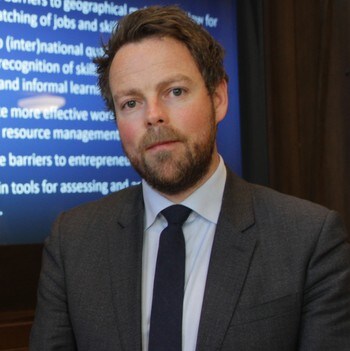  Torbj & # XF8; rn R & # XF8; e Isacksen 