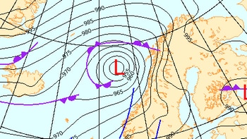 Værtkart tirsdag - Mange hadde merka seg varselet om storm på kysten. - Foto: Meteorologisk institutt / 