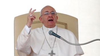  Pope Francis p & # xE5; Peter's Square. - Pope Francis has spelled an important role in the negotiations between the US and Cuba, says US tenestemenn. - Photo: ALESSANDRO BIANCHI / Reuters 