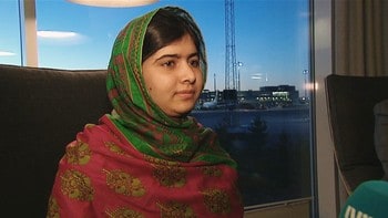 – Jeg er takknemlig for å være i Norge, og for å kunne snakke om min hjertesak, som er jenters rett til utdanning, sier Malala Yousufzai til NRK etter at hun landet på Gardermoen.