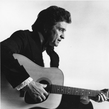 Johnny Cash - LEGENDE: Johnny Cash var en dominerende skikkelse i amerikansk musikkliv. Dette bildet er tatt i 1977. AP