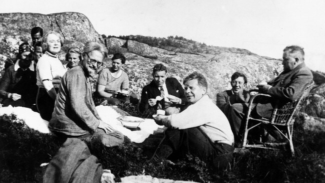 Leo Trotskij med venner