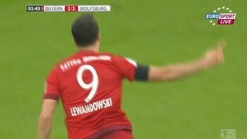 Robert Lewandowski satt p benken frem til pause. Men med ufattelige fem ml i lpet av bare ni minutter i 2. omgang var den polske stjernespissen historisk god.