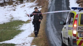  Police cordons off areas & # xE5; it by g & # xE5; rd p & # xE5; Levanger where two men were found d & # XF8; they - G & # xE5; rden in Levanger, where the two were found d & # XF8; the Wednesday blocked by police. - Photo: Terje N & # xE6; ss / 