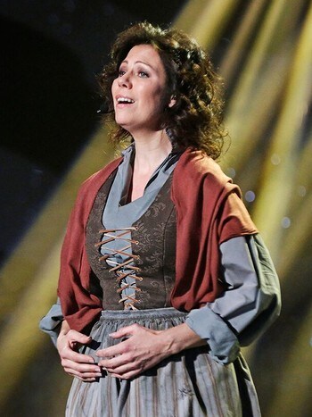  Trine Rein singing musical in Star Game 