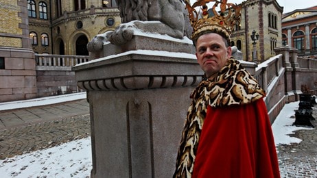 Are Kalvø klar for «Riksforsamlinga» (Foto: Henrik Brattli Vold/NRK) Are Kalvø klar for «Riksforsamlinga» (Foto: Henrik Brattli Vold/NRK)