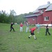 Hovedhuset leies ut til grupper. Tunet egner seg godt til frisbee-kasting