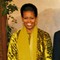 På slottet strålte Michelle Obama i en gullkåpe med matchende sjal og sko til. På slottet strålte Michelle Obama i en gullkåpe med matchende sjal og sko til.