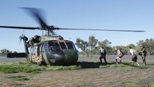 Evakuering av flaumråka i Australia (Foto: BENJAMIN EVANS/Afp) Evakuering av flaumråka i Australia (Foto: BENJAMIN EVANS/Afp)