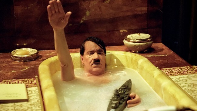 Fra filmen Mein Führer (Foto: Foto/Copyright: AS FIDALGO) Fra filmen Mein Führer (Foto: Foto/Copyright: AS FIDALGO)