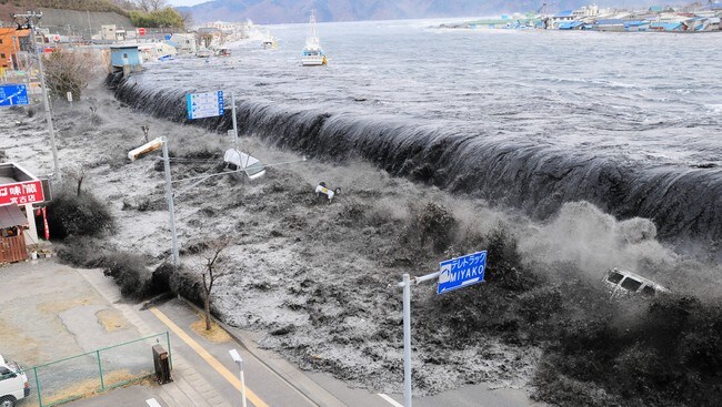 Tsunamien som skylte innover kystbyen Miyako i Japan 11. mars har skapt rekordstore forsikringskrav. (Foto: Tomohiko Kano/Ap) Tsunamien som skylte innover kystbyen Miyako i Japan 11. mars har skapt rekordstore forsikringskrav. (Foto: Tomohiko Kano/Ap)