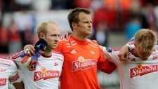 Ett minutts stillhet før FFK - Hønefoss (Foto: Nesvold, Jon Olav/NTB scanpix) Ett minutts stillhet før FFK - Hønefoss (Foto: Nesvold, Jon Olav/NTB scanpix)