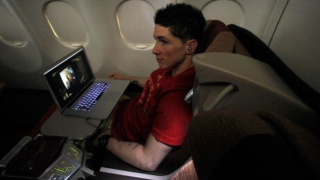 Fernando Torres på fly (Foto: MARCELO DEL POZO/Reuters)