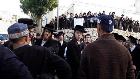 Sekulære protesterer mot ultra-ortodokse Beit Shemesh (Foto: STRINGER/Reuters)