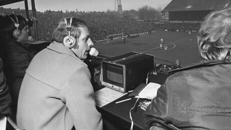 Knut Th. Gleditsch på tippekamp på Selhurst Park i London i 1972 (Foto: Aage Storløkken, Aktuell/Scanpix) Knut Th. Gleditsch på tippekamp på Selhurst Park i London i 1972 (Foto: Aage Storløkken, Aktuell/Scanpix)