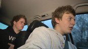 Stor ulykkesrisiko for unge bilister på landsbygda - Unge gutter på landsbygda har mye større risiko enn andre for å bli drept eller hardt skadet i trafikkulykker. Nullvisjonen har nå startet kurs for gjøre de mellom 18 og 20 år til bedre sjåfører.