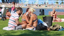 Sommer og sol på Sørlandet (Foto: Lars Erik Larsen/NRK) Sommer og sol på Sørlandet (Foto: Lars Erik Larsen/NRK)