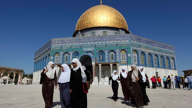 Muslimske kvinner på Tempelhøyden i Jerusalem (Foto: Darren Whiteside/Scanpix/Reuters) Muslimske kvinner på Tempelhøyden i Jerusalem (Foto: Darren Whiteside/Scanpix/Reuters)