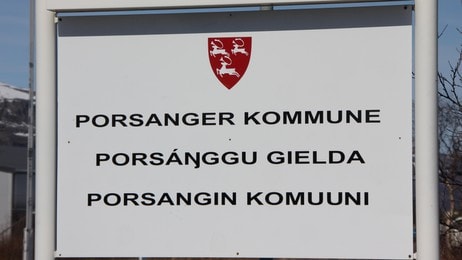 Porsanger kommune skilt (Foto: Dan Robert Larsen/NRK) Porsanger kommune skilt (Foto: Dan Robert Larsen/NRK)
