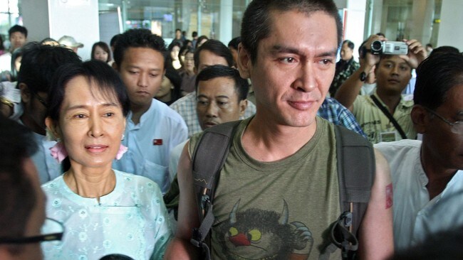 Aung San Suu Kyi med sønnen Kim Aris (Foto: Soe Than WIN/Afp) Aung San Suu Kyi med sønnen Kim Aris (Foto: Soe Than WIN/Afp)