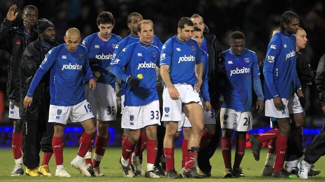 Et betuttet Portsmouth mannskap (Foto: Eddie Keogh/Scanpix/Reuters) Et betuttet Portsmouth mannskap (Foto: Eddie Keogh/Scanpix/Reuters)