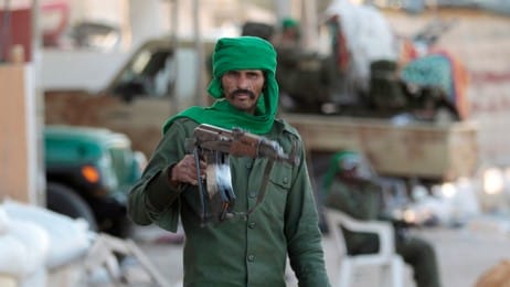 Sammenstøt i Misrata (Foto: AHMED JADALLAH/Reuters) Sammenstøt i Misrata (Foto: AHMED JADALLAH/Reuters)