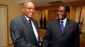 Sør-Afrikas president Jacob Zuma og Zimbabwes president Robert Mugabe (Foto: Elmond Jiyane/Scanpix/AFP)